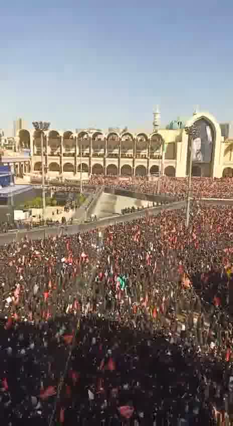 Thousands of mourners have attended the Khomeini funeral in Tehran