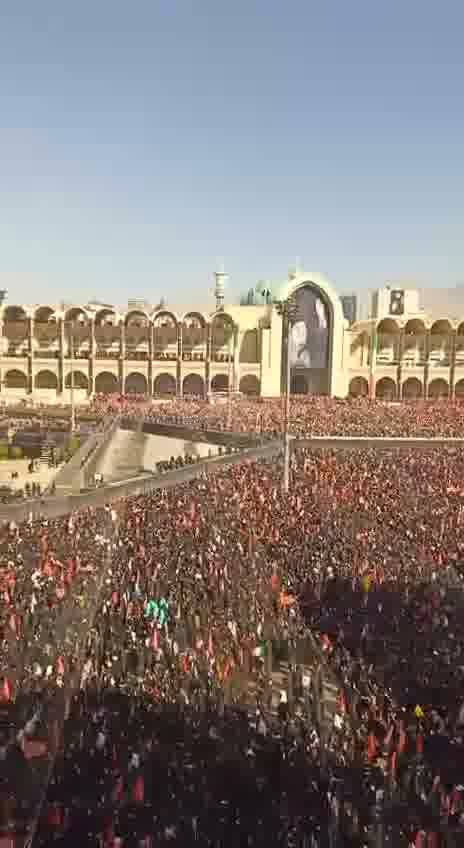 Thousands of mourners have attended the Khomeini funeral in Tehran