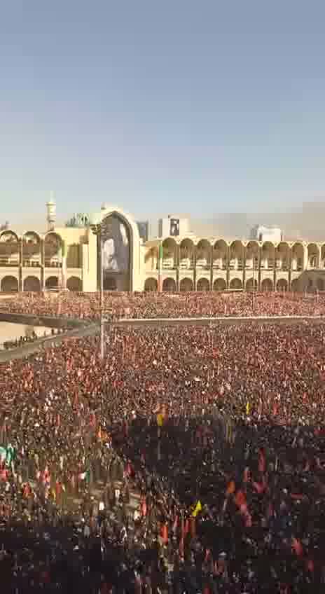 Thousands of mourners have attended the Khomeini funeral in Tehran