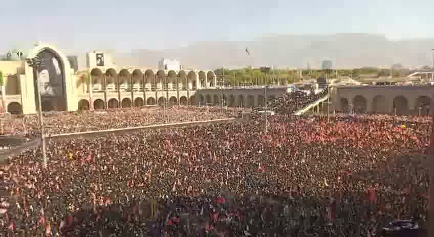 Thousands of mourners have attended the Khomeini funeral in Tehran