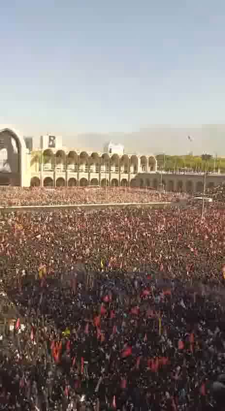 Thousands of mourners have attended the Khomeini funeral in Tehran