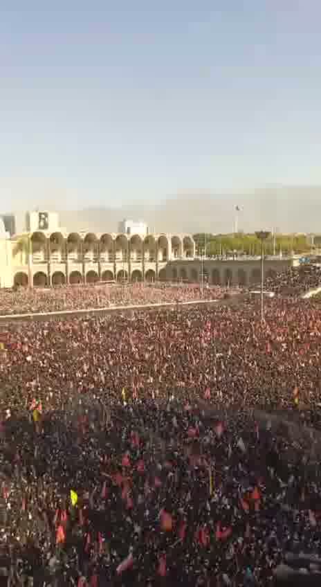 Thousands of mourners have attended the Khomeini funeral in Tehran