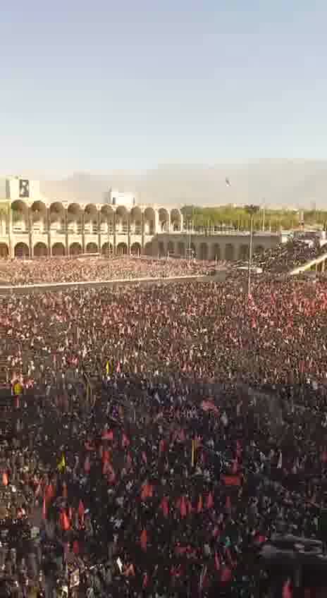 Thousands of mourners have attended the Khomeini funeral in Tehran
