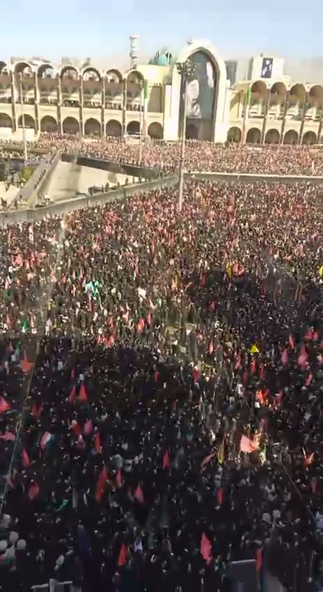 Thousands of mourners have attended the Khomeini funeral in Tehran