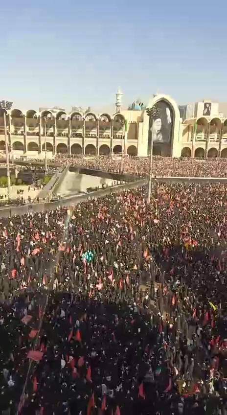 Thousands of mourners have attended the Khomeini funeral in Tehran