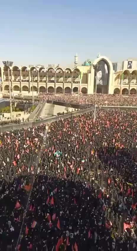 Thousands of mourners have attended the Khomeini funeral in Tehran