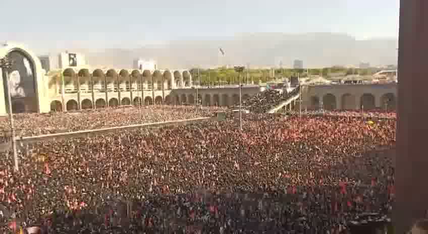 Thousands of mourners have attended the Khomeini funeral in Tehran