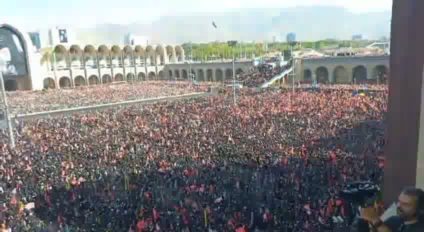 Thousands of mourners have attended the Khomeini funeral in Tehran
