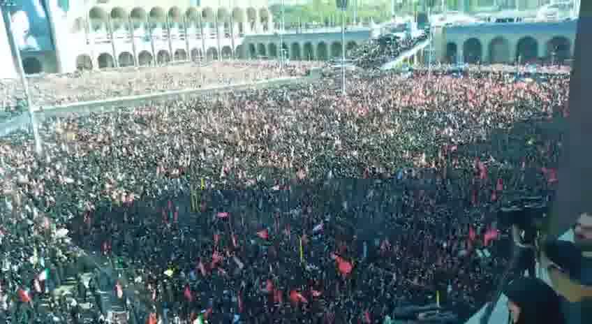 Thousands of mourners have attended the Khomeini funeral in Tehran