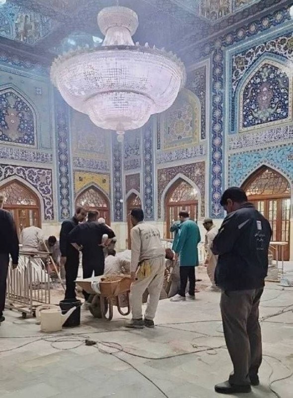 Khamenei fut enterré dans la salle  Dar al-Dhikr  à l'intérieur du mausolée de l'imam Reza.