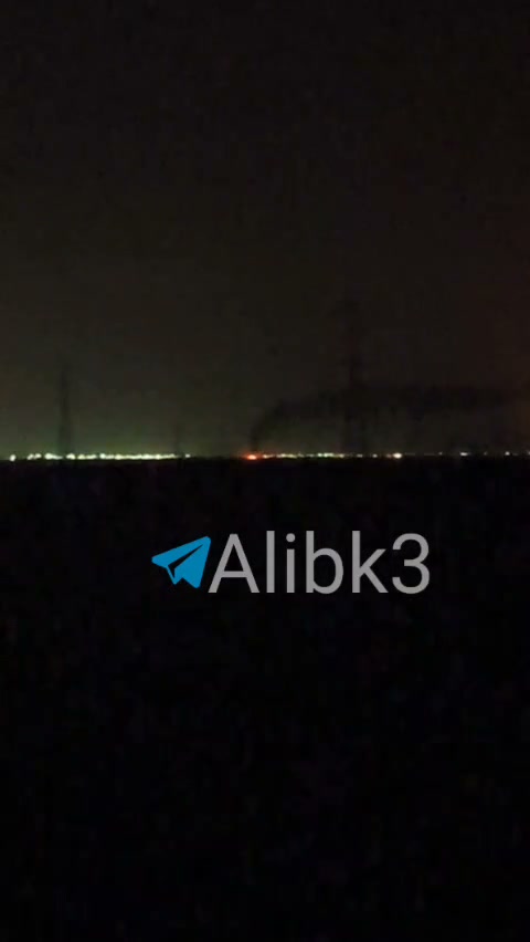Columns of smoke rise from Omidiyeh in Khuzestan as a result of the American bombing.